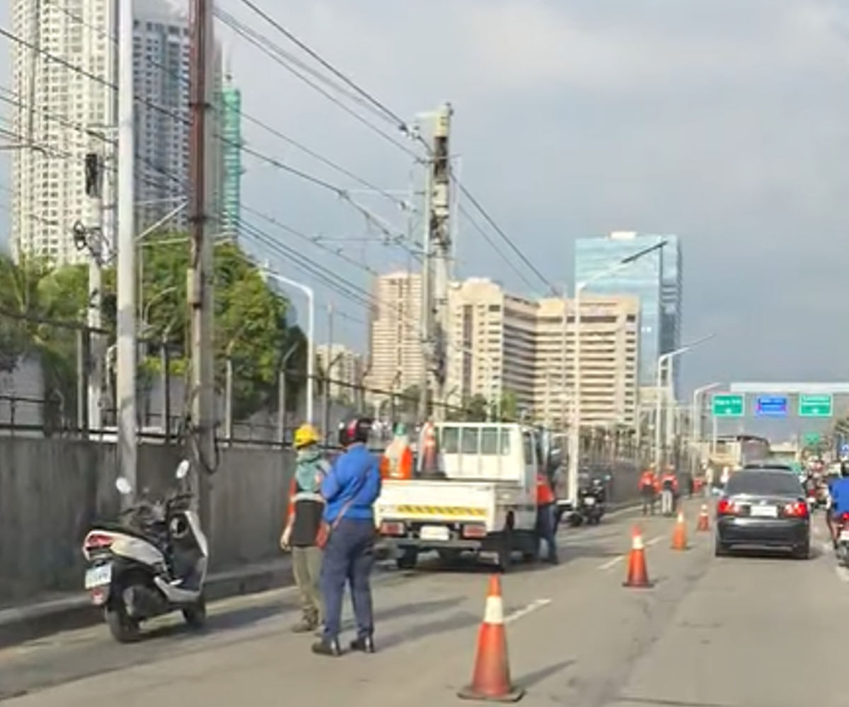 EDSA rehabilitation began today causing noticeable slowdowns for motorists